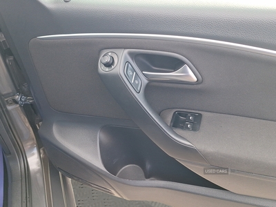 PF66HRAVolkswagenPolo-15