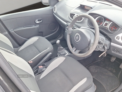 PNZ1271RenaultClio-14