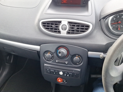 PNZ1271RenaultClio-17