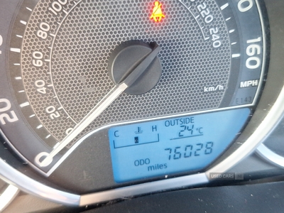 S4KHFToyotaAuris-14