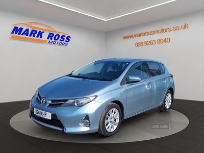 S4KHFToyotaAuris-2