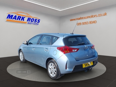 S4KHFToyotaAuris-4