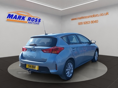 S4KHFToyotaAuris-6