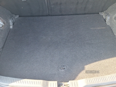 S4KHFToyotaAuris-8