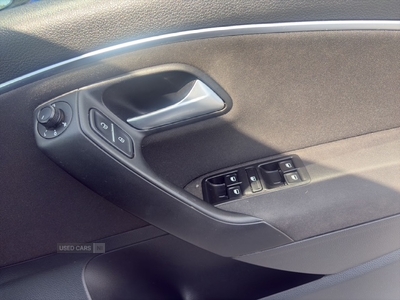 SH16XGLVolkswagenPolo-5