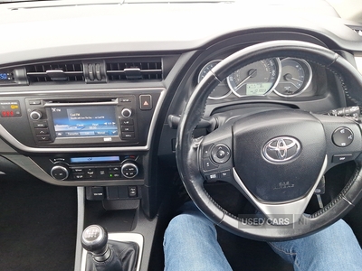 SN64XJEToyotaAuris-17