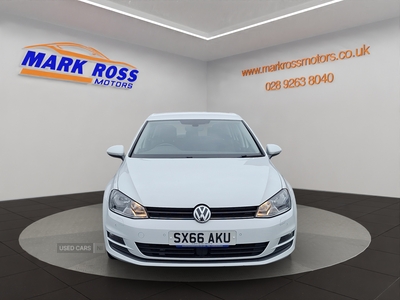 SX66AKUVolkswagenGolf-1