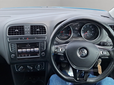 YH16FKOVolkswagenPolo-16