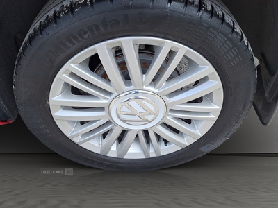 YNZ1324VolkswagenUp-11
