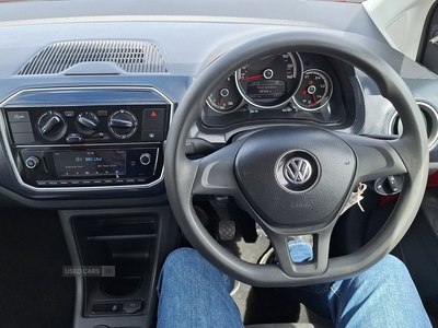 YNZ1324VolkswagenUp-16