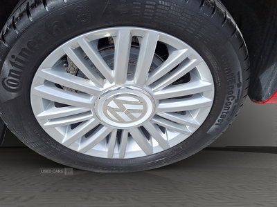 YNZ1324VolkswagenUp-8